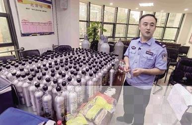 西安警方查获多起非法贩卖“笑气”案